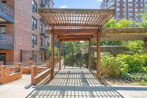 87-10 51st Ave Elmhurst Ave #3S, Elmhurst, NY 11373