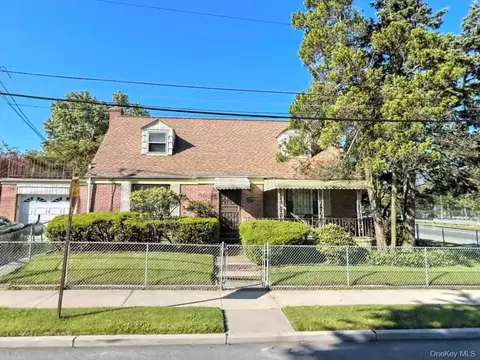 24006 136th Ave, New York, NY 11422