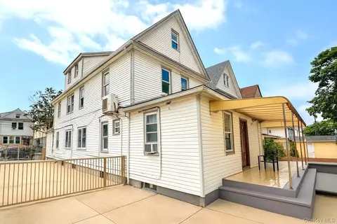 107-43 Inwood St, Jamaica, NY 11435