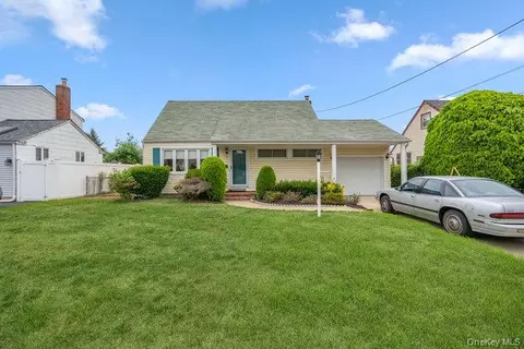 65 Greenwood Dr, North Babylon, NY 11703