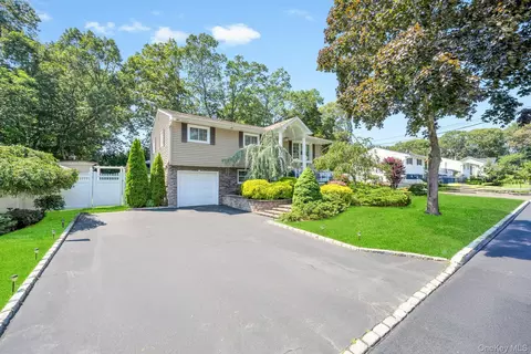 152 Saint James Ave S, Saint James, NY 11780
