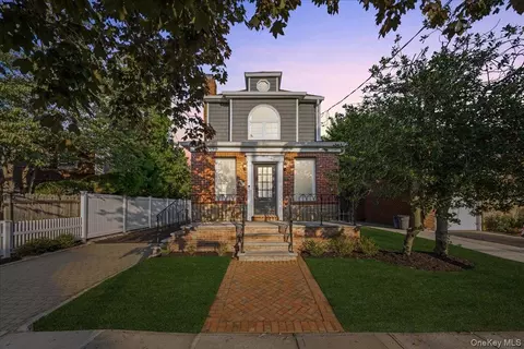 80 Bismark Ave, Valley Stream, NY 11581