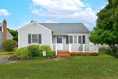 767 Keith Ln, Islip, NY 11705