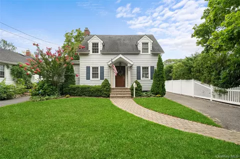 68 Prospect St, Amityville, NY 11701