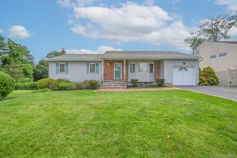 59 Rosewood Rd, Kings Park, NY 11754