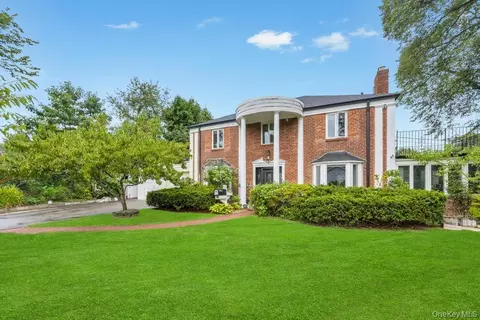 103 Old Mill Rd, North Hempstead, NY 11023