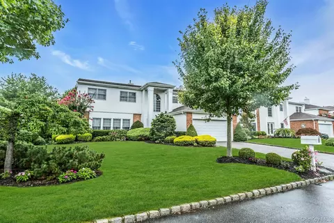 106 Fairway View Dr, Commack, NY 11725