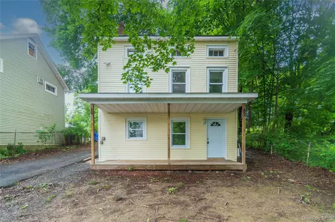 2 Orchard St, Marlboro, NY 12542