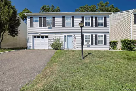 5 Wood St, Arlington, NY 12603