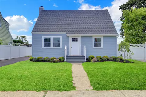 1067 Mirabelle Ave, Westbury, NY 11590