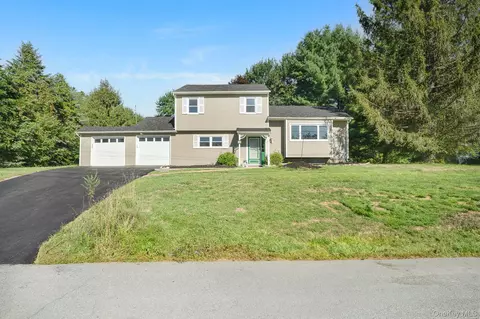 12 High Farms Rd, Minisink, NY 10998