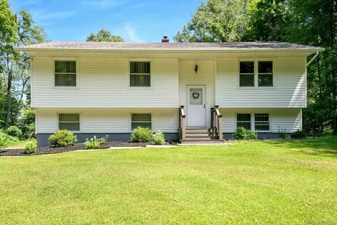334 Wood St, Mahopac, NY 10541