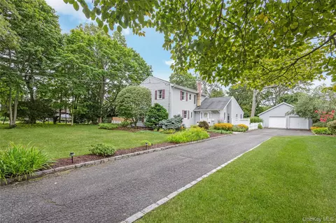 90 Academy St, Bayport, NY 11705