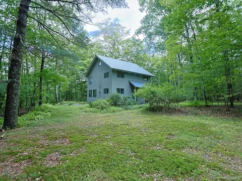 2059 Guymard Tpke, Godeffroy, NY 12729