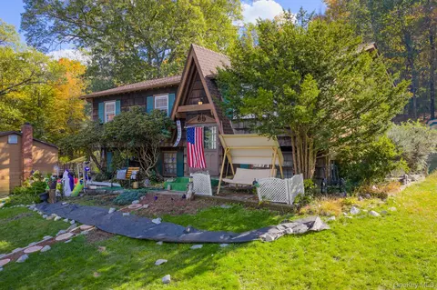 7 Dussenbury Dr, Florida, NY 10921