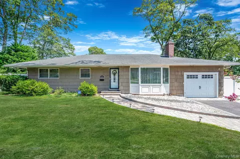249 N Prospect Ave, Patchogue, NY 11772