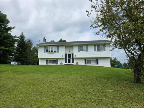 38 Brill Ln, Beekman, NY 12570
