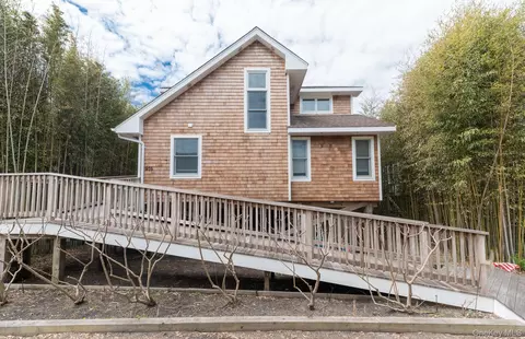 976 Surfview Walk, Islip, NY 11770