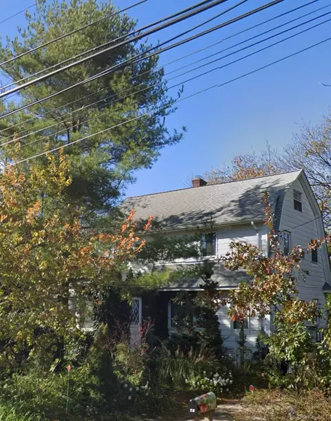 41 Leyden St, Huntington Station, NY 11746