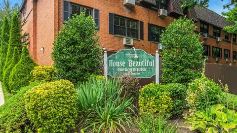 220-75 67th Ave #139, Oakland Gardens, NY 11364