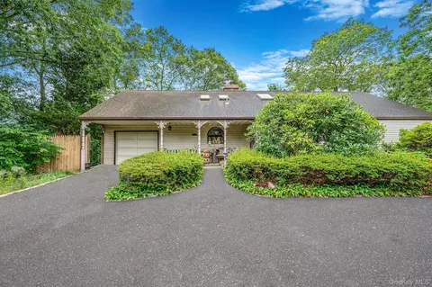 68 Lakeside Dr, Farmingville, NY 11738