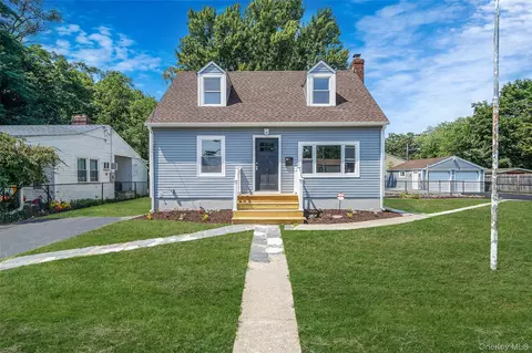 18 Jefferson Ave, Brentwood, NY 11717
