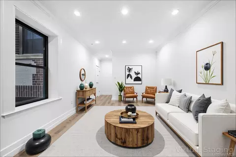 31-14 Crescent St #5B, New York, NY 11106