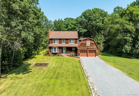 69 Brown Rd, Pleasant Valley, NY 12569