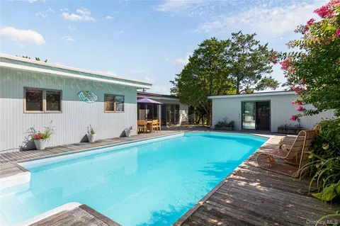 31 Laurel Ave, Ocean Beach, NY 11770