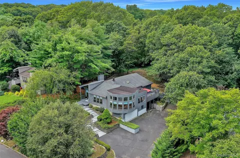 105 Nadia Ct, Port Jefferson, NY 11777