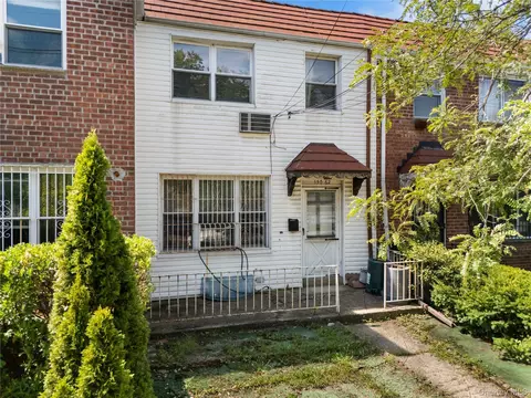 15062 Booth Memorial Ave, Flushing, NY 11355
