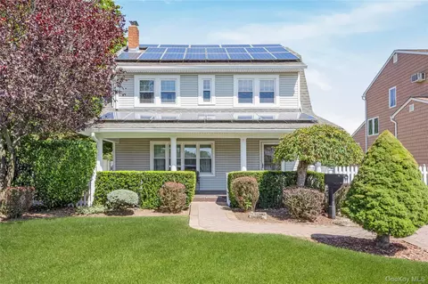 3945 Hickory St, Seaford, NY 11783