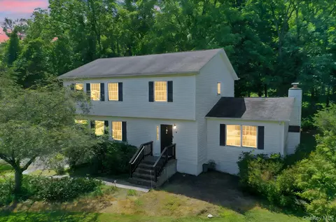 84 Palmer Cir, Beekman, NY 12570
