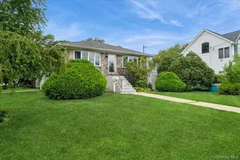 54 Deer Park Blvd, Deer Park, NY 11729