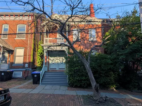 13 Grand St, Poughkeepsie, NY 12601