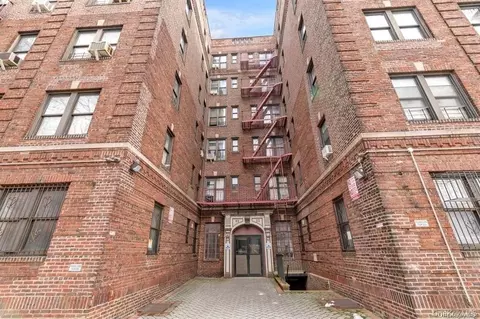 4333 48th St #3C, Sunnyside, NY 11104