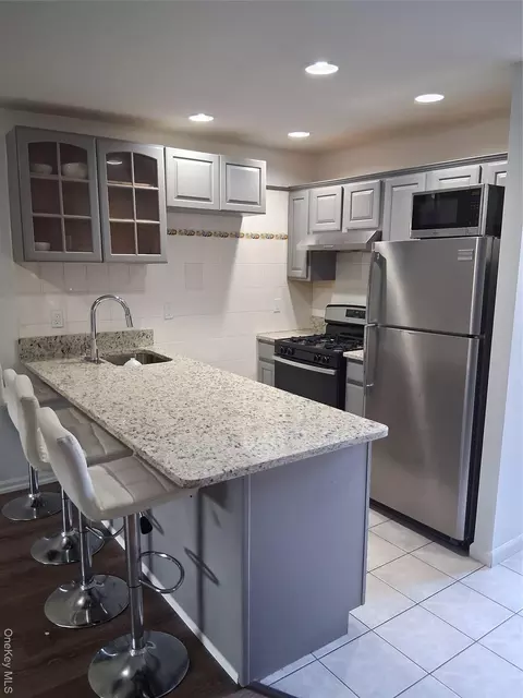 200 Davis Ave #1C, New York, NY 10465