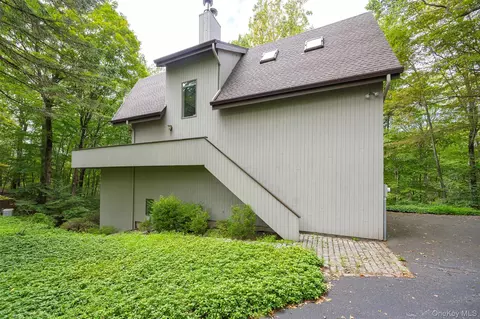 51 Major Lockwood Ln, Pound Ridge, NY 10576