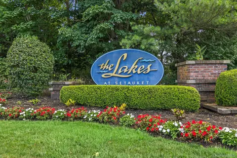 29 Erin Ln, Setauket, NY 11733