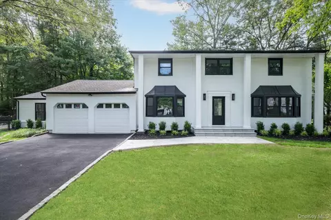 20 Melody Ln, Kings Park, NY 11754