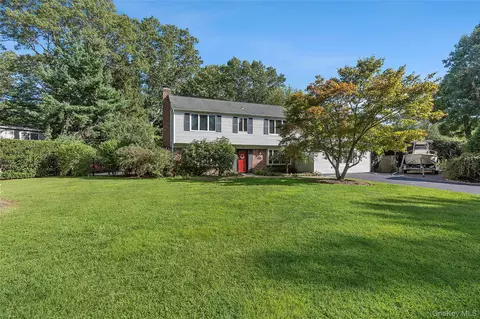16 Sheppard Ln, Stony Brook, NY 11790