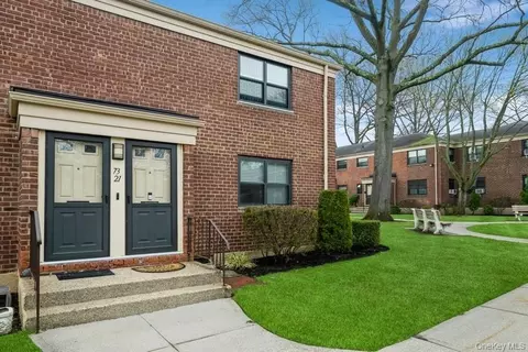 73-21 220th St #139B2, Oakland Gardens, NY 11364
