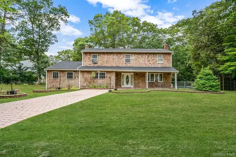 32 Artist Lake Blvd, Middle Island, NY 11953