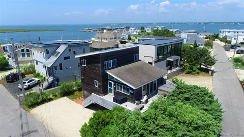 37 Harbor Rd, Westhampton Beach, NY 11978