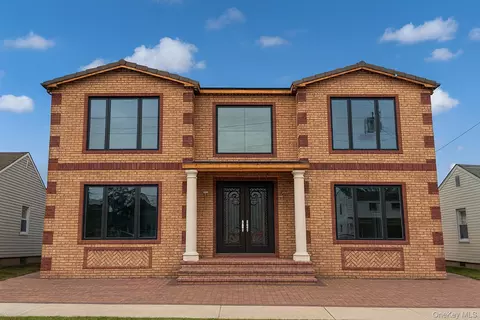 957 Dana Ave, Valley Stream, NY 11580