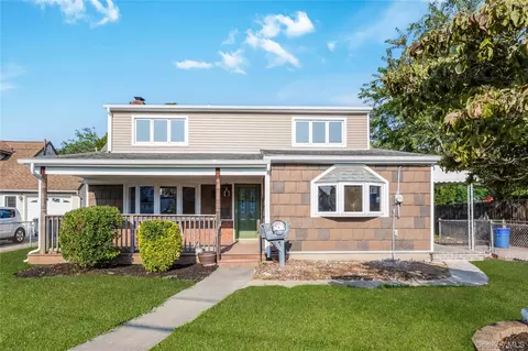 4 William St, Copiague, NY 11726