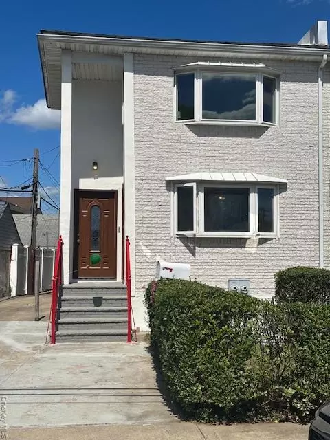 23913 86th Ave, New York, NY 11426