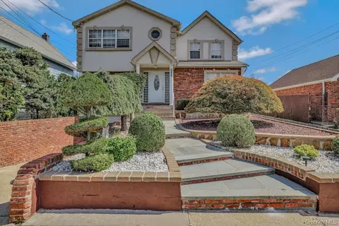 225 Rushmore Ave, North Hempstead, NY 11514