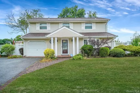 154 Acorn Ave, Central Islip, NY 11722