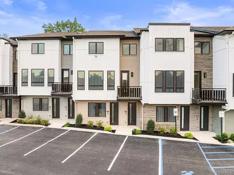17 Union Rd #107, Ramapo, NY 10977